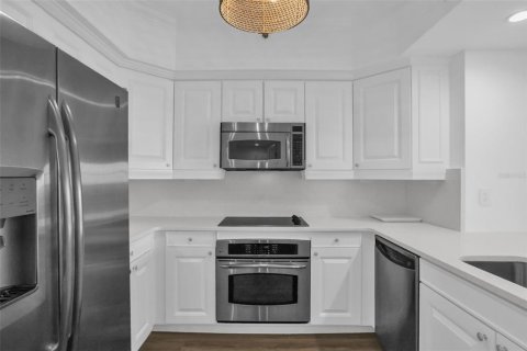 Condo in Four Corners, Florida, 2 bedrooms № 2314328 - photo 8