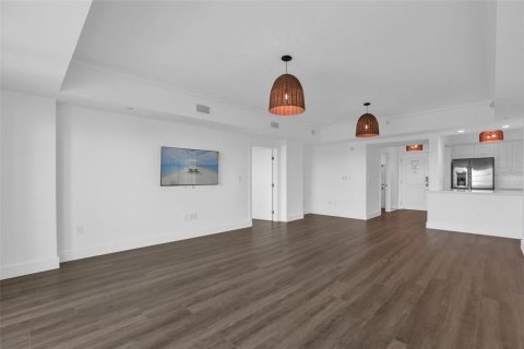 Condo in Four Corners, Florida, 2 bedrooms № 2314328 - photo 12