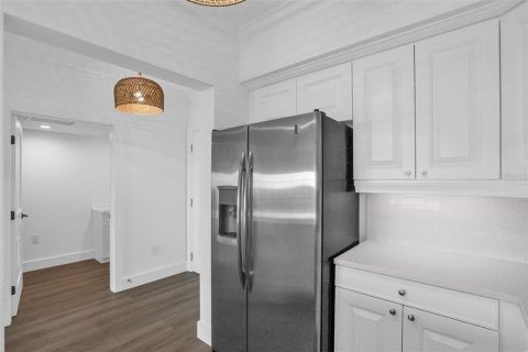 Condo in Four Corners, Florida, 2 bedrooms № 2314328 - photo 10