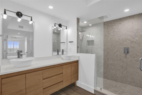 Condo in Four Corners, Florida, 2 bedrooms № 2314328 - photo 18