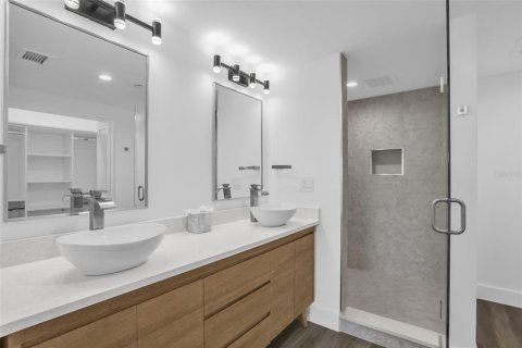 Condo in Four Corners, Florida, 2 bedrooms № 2314328 - photo 24