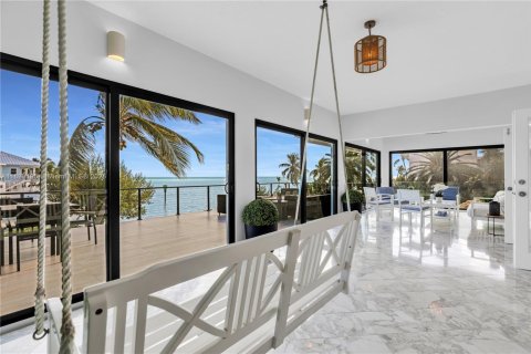 House in Islamorada, Village of Islands, Florida 4 bedrooms, 376.07 sq.m. № 2021459 - photo 14