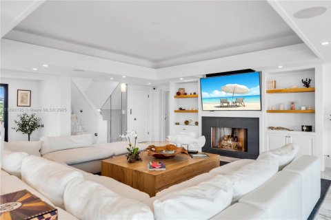 House in Islamorada, Village of Islands, Florida 4 bedrooms, 376.07 sq.m. № 2021459 - photo 7