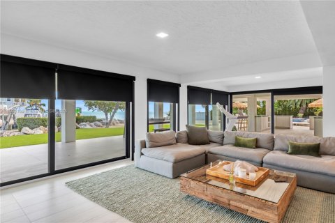 House in Islamorada, Village of Islands, Florida 4 bedrooms, 376.07 sq.m. № 2021459 - photo 28