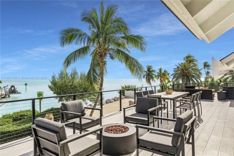 House in Islamorada, Village of Islands, Florida 4 bedrooms, 376.07 sq.m. № 2021459 - photo 17