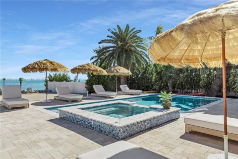 House in Islamorada, Village of Islands, Florida 4 bedrooms, 376.07 sq.m. № 2021459 - photo 21