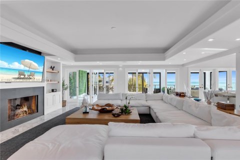 House in Islamorada, Village of Islands, Florida 4 bedrooms, 376.07 sq.m. № 2021459 - photo 6