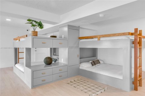 House in Islamorada, Village of Islands, Florida 4 bedrooms, 376.07 sq.m. № 2021459 - photo 30