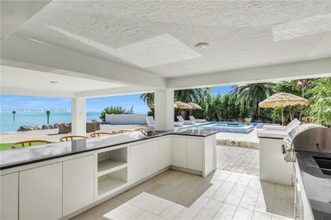 House in Islamorada, Village of Islands, Florida 4 bedrooms, 376.07 sq.m. № 2021459 - photo 26