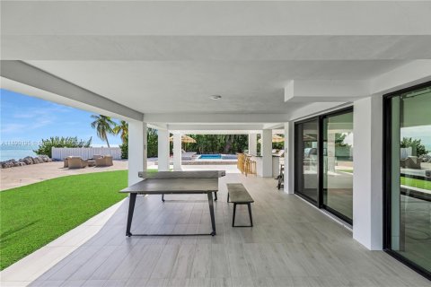 House in Islamorada, Village of Islands, Florida 4 bedrooms, 376.07 sq.m. № 2021459 - photo 27