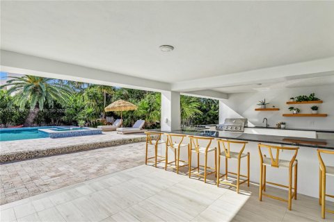 House in Islamorada, Village of Islands, Florida 4 bedrooms, 376.07 sq.m. № 2021459 - photo 24