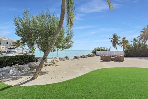 House in Islamorada, Village of Islands, Florida 4 bedrooms, 376.07 sq.m. № 2021459 - photo 22