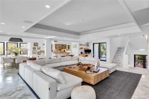 House in Islamorada, Village of Islands, Florida 4 bedrooms, 376.07 sq.m. № 2021459 - photo 8