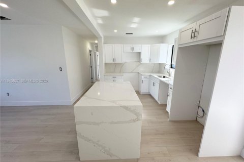 Снять в аренду виллу или дом в Майами, Флорида 3 спальни, 129.78м2, № 1998978 - фото 10