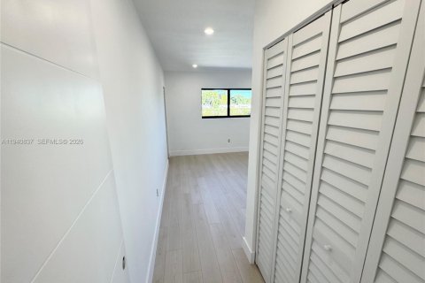 Снять в аренду виллу или дом в Майами, Флорида 3 спальни, 129.78м2, № 1998978 - фото 19