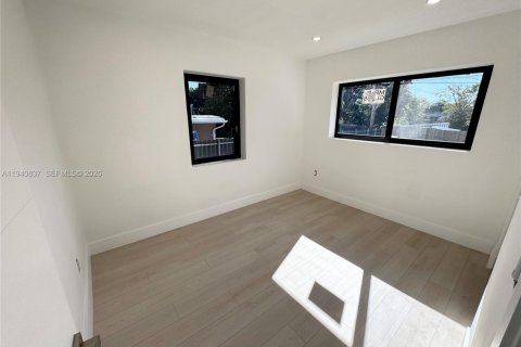 Снять в аренду виллу или дом в Майами, Флорида 3 спальни, 129.78м2, № 1998978 - фото 17