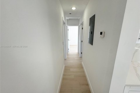 Снять в аренду виллу или дом в Майами, Флорида 3 спальни, 129.78м2, № 1998978 - фото 14