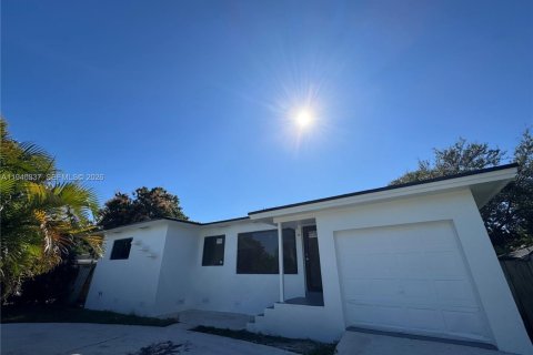 Дом в Майами, Флорида 3 спальни, 129.78м2 № 1998978