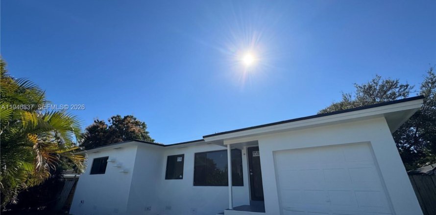 Дом в Майами, Флорида 3 спальни, 129.78м2 № 1998978