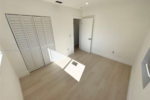 Снять в аренду виллу или дом в Майами, Флорида 3 спальни, 129.78м2, № 1998978 - фото 18