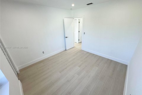 Снять в аренду виллу или дом в Майами, Флорида 3 спальни, 129.78м2, № 1998978 - фото 16