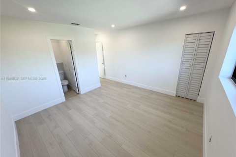 Снять в аренду виллу или дом в Майами, Флорида 3 спальни, 129.78м2, № 1998978 - фото 21