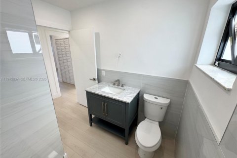 Снять в аренду виллу или дом в Майами, Флорида 3 спальни, 129.78м2, № 1998978 - фото 26