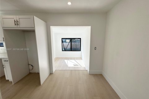 Снять в аренду виллу или дом в Майами, Флорида 3 спальни, 129.78м2, № 1998978 - фото 7