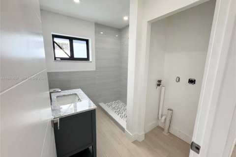 Снять в аренду виллу или дом в Майами, Флорида 3 спальни, 129.78м2, № 1998978 - фото 23