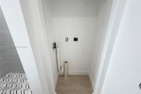 Снять в аренду виллу или дом в Майами, Флорида 3 спальни, 129.78м2, № 1998978 - фото 24