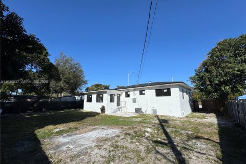 Снять в аренду виллу или дом в Майами, Флорида 3 спальни, 129.78м2, № 1998978 - фото 27