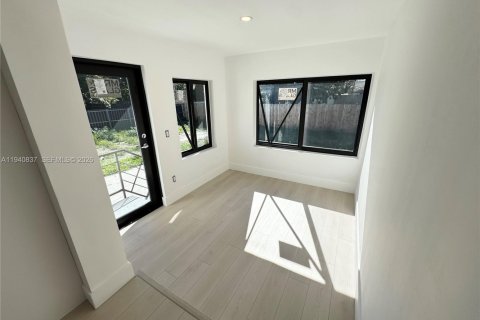 Снять в аренду виллу или дом в Майами, Флорида 3 спальни, 129.78м2, № 1998978 - фото 8