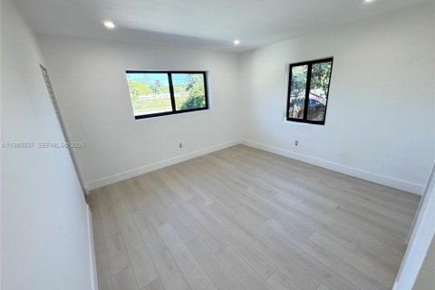 Снять в аренду виллу или дом в Майами, Флорида 3 спальни, 129.78м2, № 1998978 - фото 20