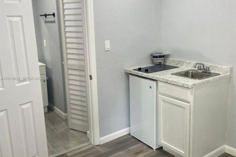 Commercial property in Miami Gardens, Florida 1 bedroom, 231.14 sq.m. № 2076538 - photo 20
