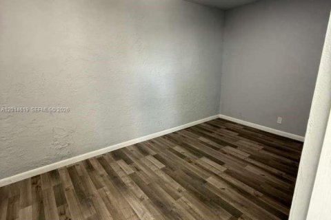 Commercial property in Miami Gardens, Florida 1 bedroom, 231.14 sq.m. № 2076538 - photo 12
