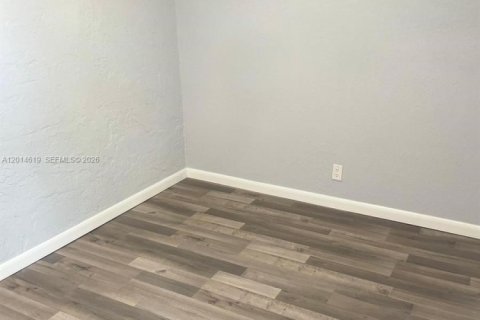 Commercial property in Miami Gardens, Florida 1 bedroom, 231.14 sq.m. № 2076538 - photo 8