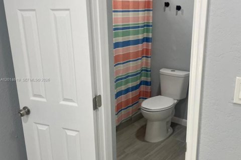 Commercial property in Miami Gardens, Florida 1 bedroom, 231.14 sq.m. № 2076538 - photo 3