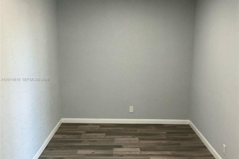 Commercial property in Miami Gardens, Florida 1 bedroom, 231.14 sq.m. № 2076538 - photo 9