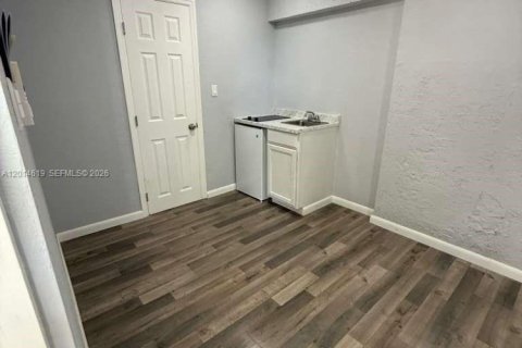 Commercial property in Miami Gardens, Florida 1 bedroom, 231.14 sq.m. № 2076538 - photo 13