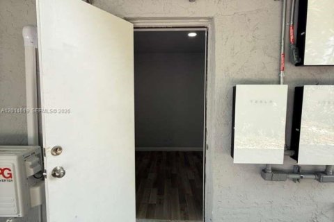 Commercial property in Miami Gardens, Florida 1 bedroom, 231.14 sq.m. № 2076538 - photo 15