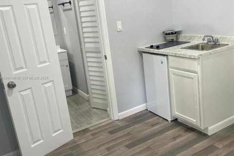Commercial property in Miami Gardens, Florida 1 bedroom, 231.14 sq.m. № 2076538 - photo 17
