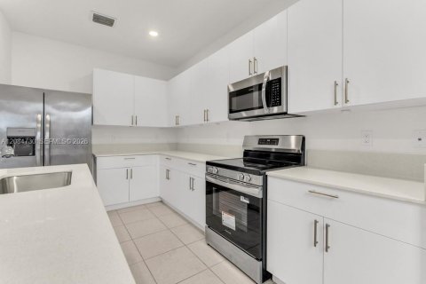 Villa ou maison à louer à Pembroke Pines, Floride: 3 chambres, 154.96 m2 № 2360053 - photo 8