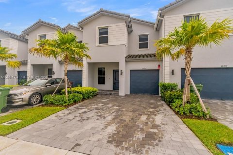Villa ou maison à louer à Pembroke Pines, Floride: 3 chambres, 154.96 m2 № 2360053 - photo 3