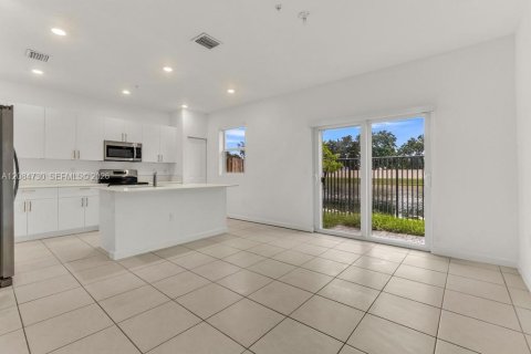 Villa ou maison à louer à Pembroke Pines, Floride: 3 chambres, 154.96 m2 № 2360053 - photo 5
