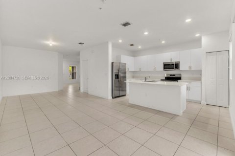 Villa ou maison à louer à Pembroke Pines, Floride: 3 chambres, 154.96 m2 № 2360053 - photo 7