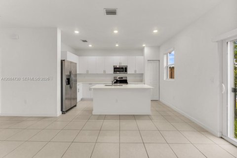 Villa ou maison à louer à Pembroke Pines, Floride: 3 chambres, 154.96 m2 № 2360053 - photo 6