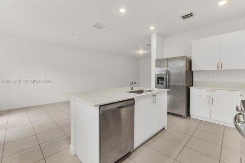 Villa ou maison à louer à Pembroke Pines, Floride: 3 chambres, 154.96 m2 № 2360053 - photo 9
