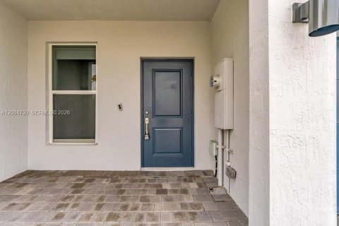 Villa ou maison à louer à Pembroke Pines, Floride: 3 chambres, 154.96 m2 № 2360053 - photo 4