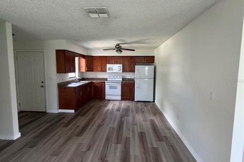 Appartement à louer à Spring Hill, Floride: 2 chambres, 113.81 m2 № 2385689 - photo 3