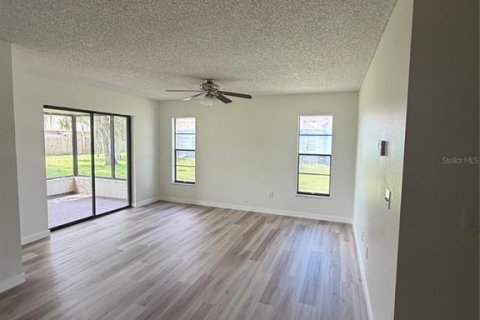 Appartement à louer à Spring Hill, Floride: 2 chambres, 113.81 m2 № 2385689 - photo 4